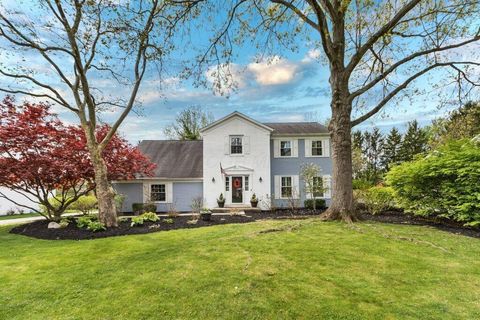 Photo of 855 Clubview Boulevard S, Columbus, OH 43235 (MLS # 226012439)