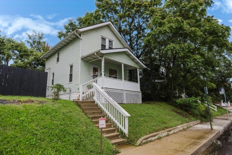Tiny photo for 1008 E Whittier Street, Columbus, OH 43206 (MLS # 226036388)