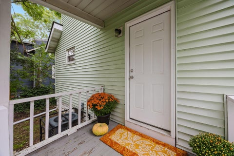 Tiny photo for 1008 E Whittier Street, Columbus, OH 43206 (MLS # 226036388)