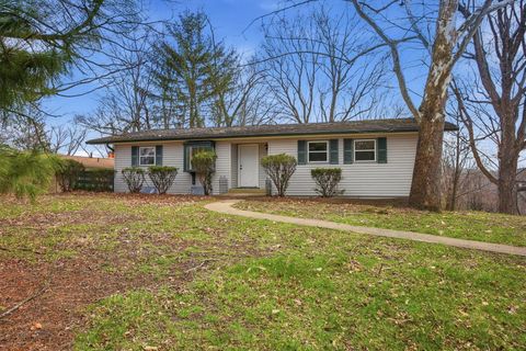 Homes For Sale - 1220 Cambridge Place<br/> Circleville, OH 43113