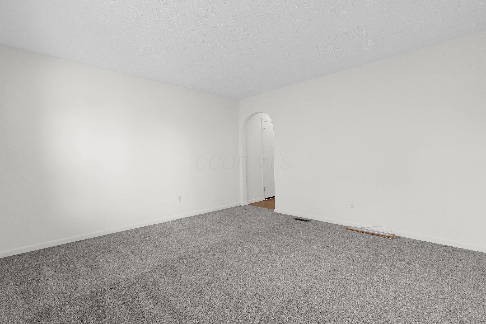 1065 Hartford Lane, London, Ohio image 16