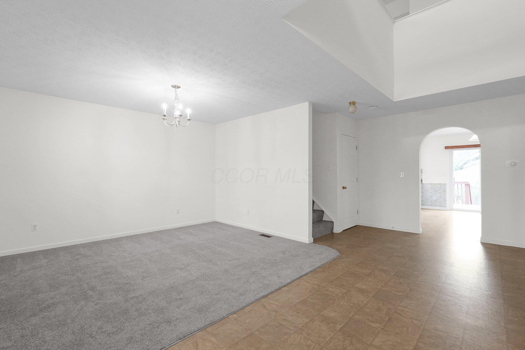1065 Hartford Lane, London, Ohio image 6