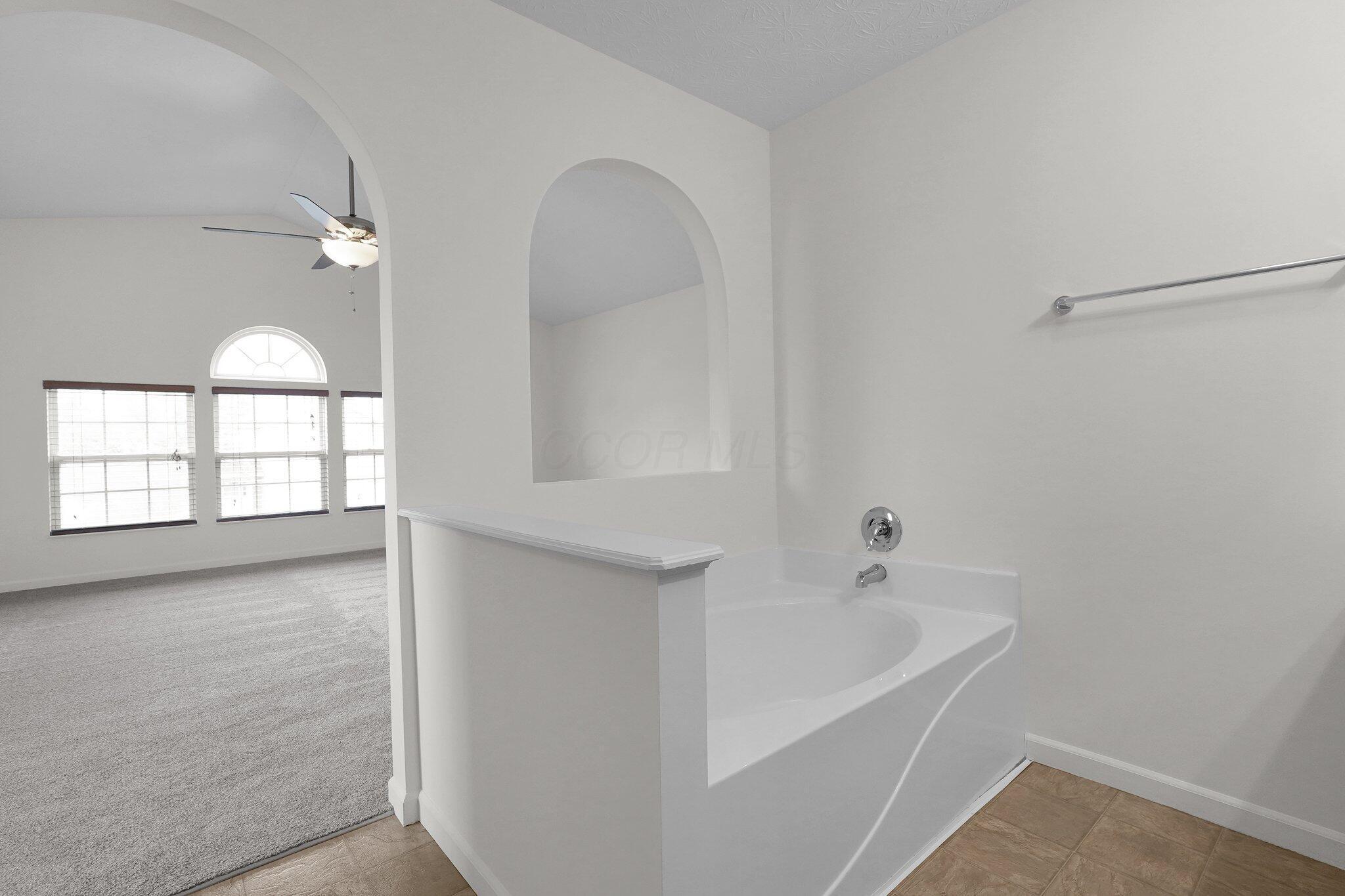 1065 Hartford Lane, London, Ohio image 29