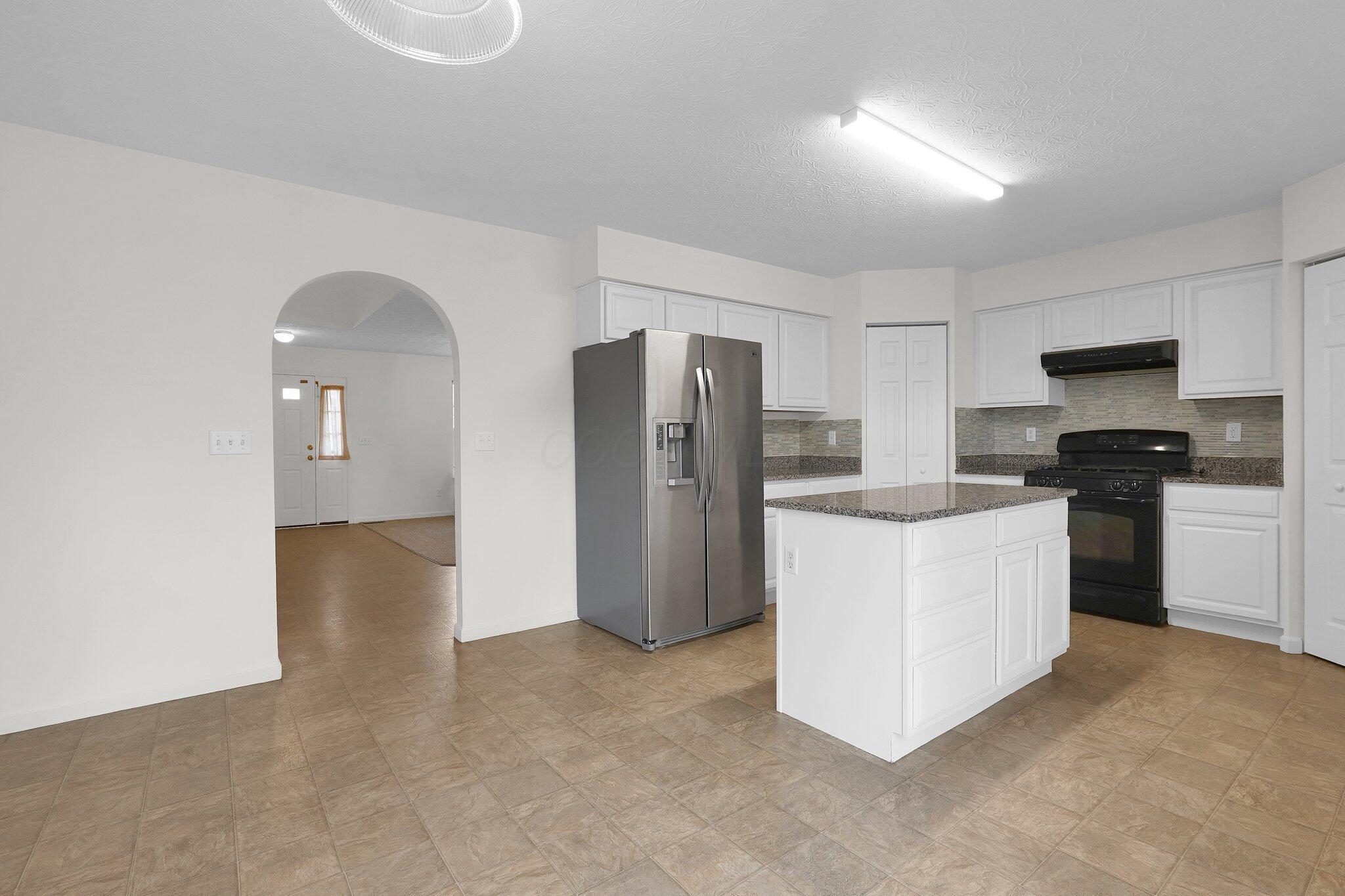 1065 Hartford Lane, London, Ohio image 11