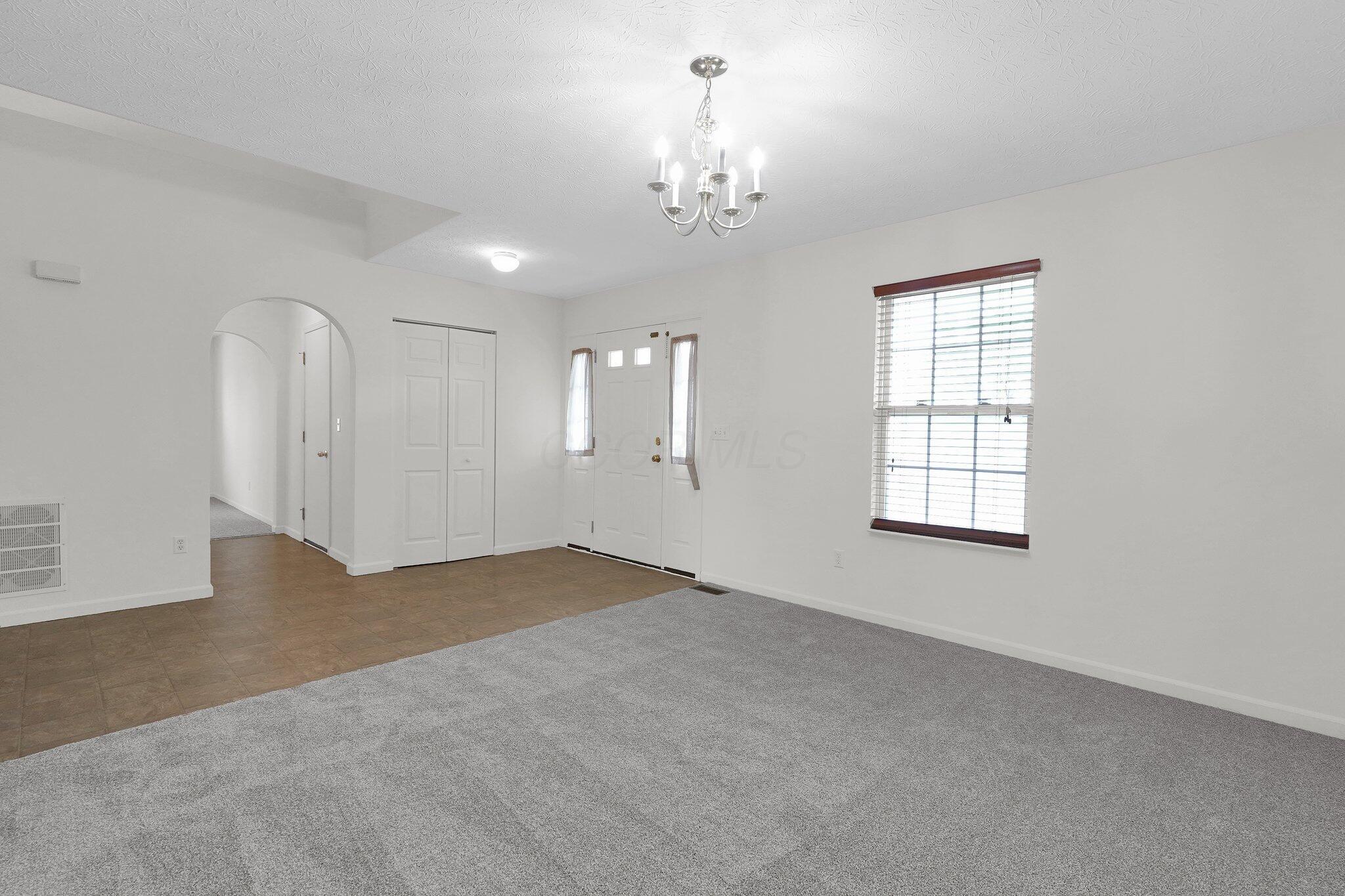 1065 Hartford Lane, London, Ohio image 5