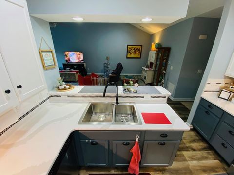 Tiny photo for 4353 Parkway Centre Drive 31 #31, Grove City, OH 43123 (MLS # 225044722)