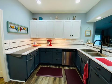 Tiny photo for 4353 Parkway Centre Drive 31 #31, Grove City, OH 43123 (MLS # 225044722)