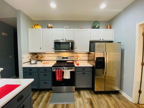 Tiny photo for 4353 Parkway Centre Drive 31 #31, Grove City, OH 43123 (MLS # 225044722)