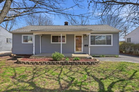 Photo of 4176 Beechgrove Drive, Grove City, OH 43123 (MLS # 226008743)
