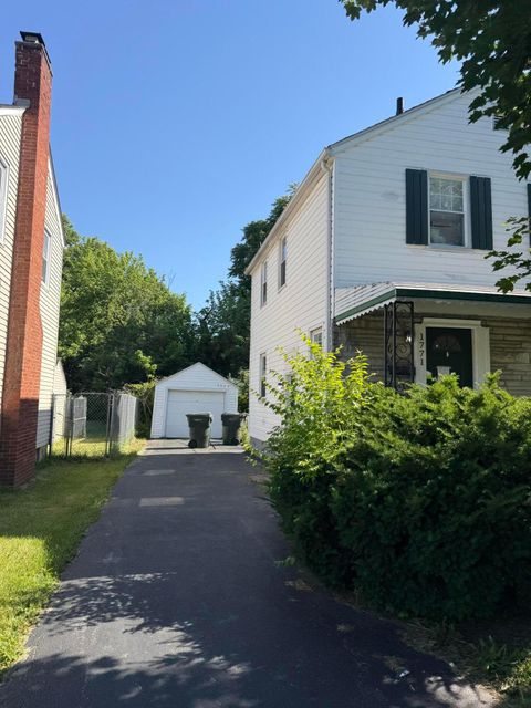 Photo of 1771 E Sycamore Street, Columbus, OH 43206 (MLS # 226022884)
