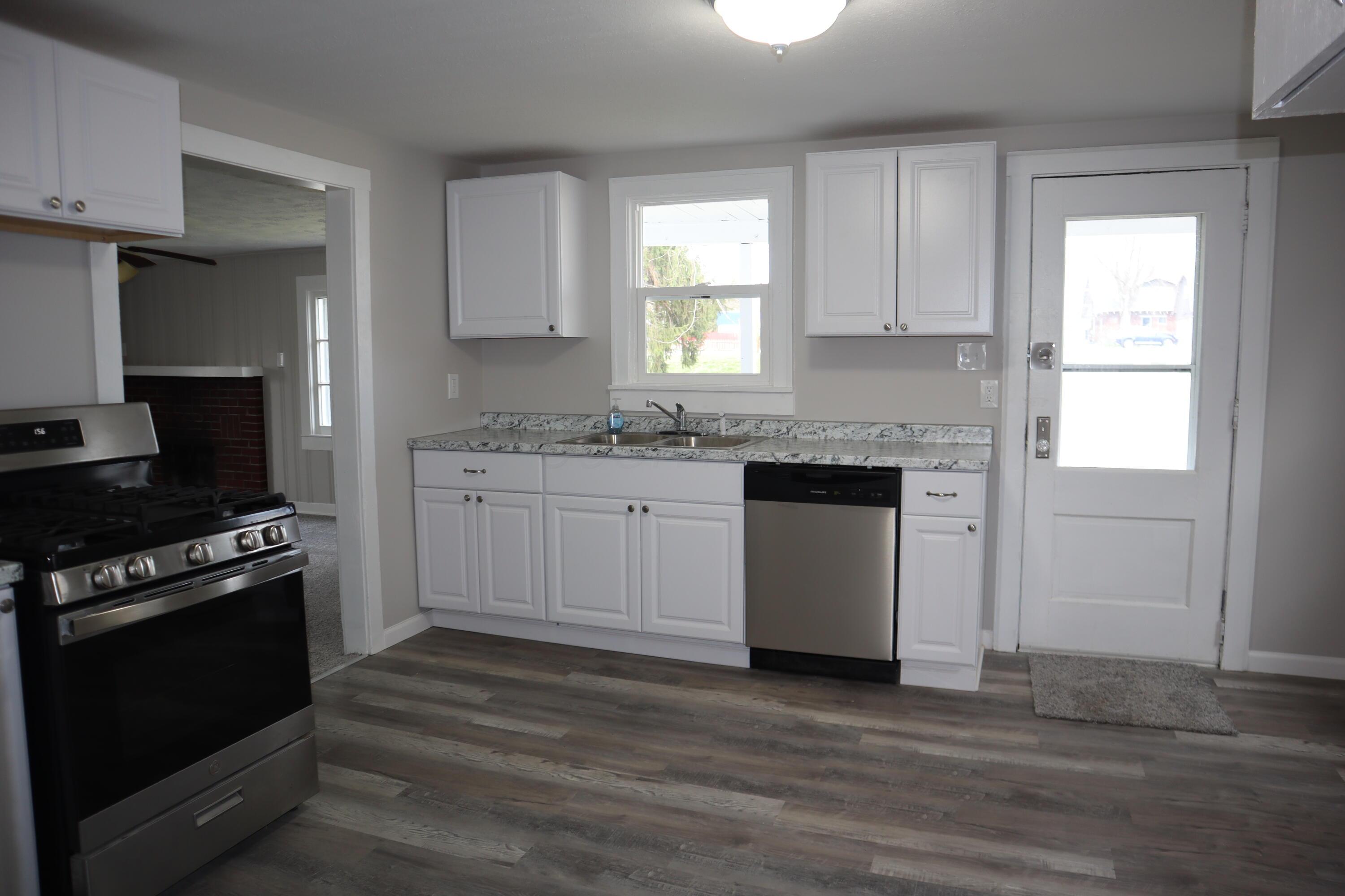 15 S Buckles Avenue, Jamestown, Ohio image 2