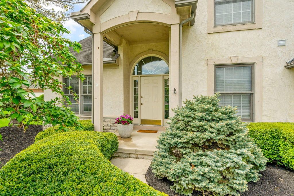 Photo of 912 Linworth Village Drive, Columbus, OH 43235 (MLS # 226014652)