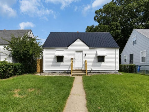 Photo of 2190 Grasmere Avenue, Columbus, OH 43211 (MLS # 226032307)