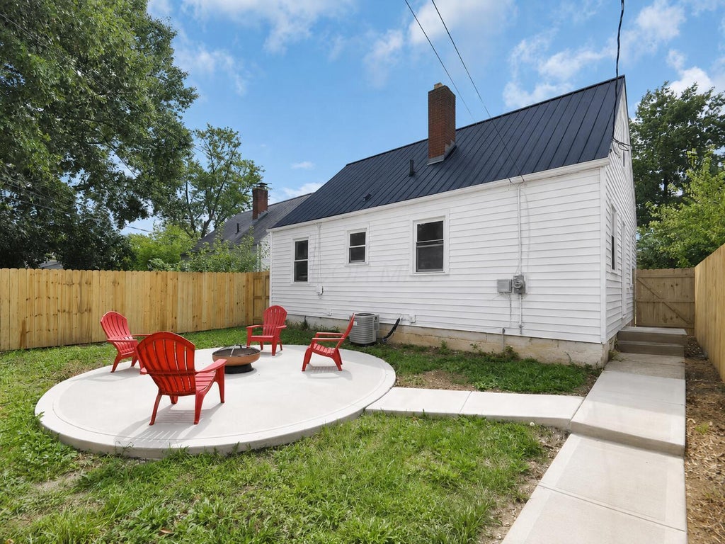 Photo of 2190 Grasmere Avenue, Columbus, OH 43211 (MLS # 226032307)
