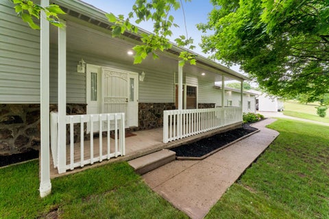 Photo of 11011 Fairview Road SE, Heath, OH 43056 (MLS # 226023330)