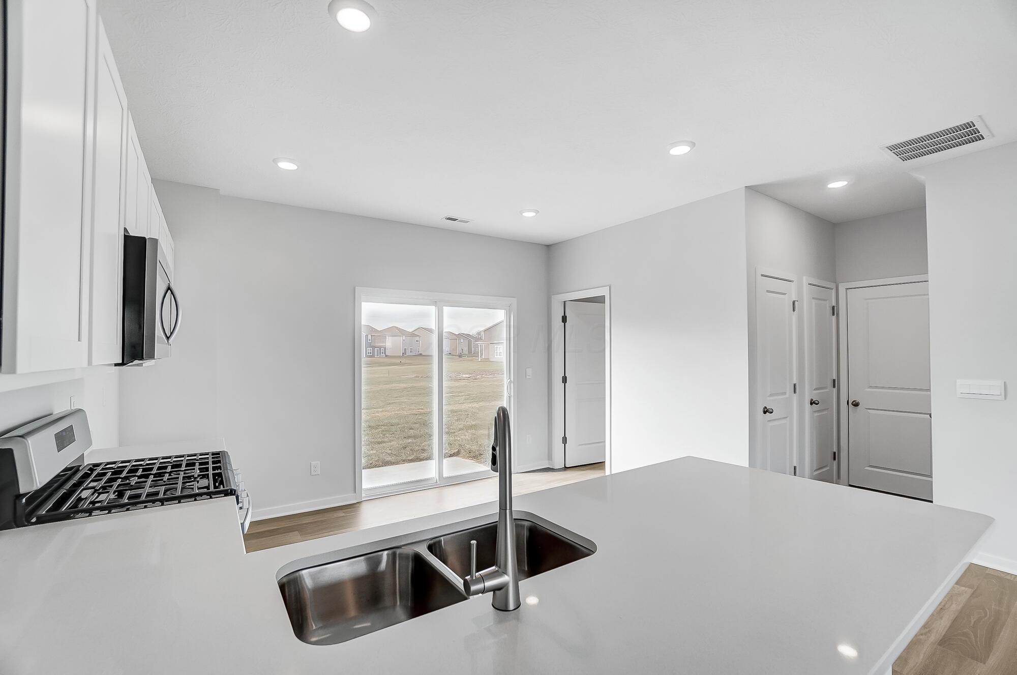 877 Sunny Vale Drive, Delaware, Ohio image 13