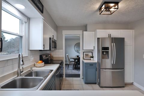 Tiny photo for 222 Bluejay Drive, Columbus, OH 43235 (MLS # 226000808)