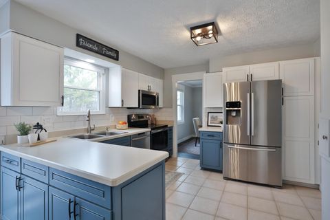 Tiny photo for 222 Bluejay Drive, Columbus, OH 43235 (MLS # 226000808)