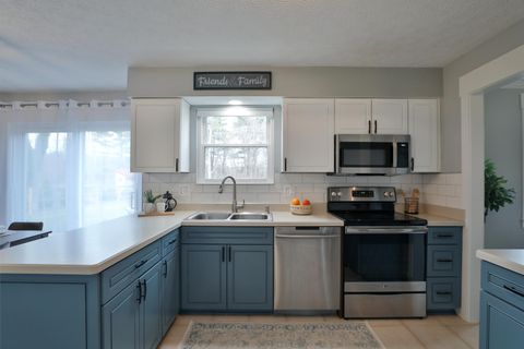 Tiny photo for 222 Bluejay Drive, Columbus, OH 43235 (MLS # 226000808)