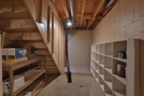 Tiny photo for 222 Bluejay Drive, Columbus, OH 43235 (MLS # 226000808)