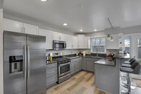 Tiny photo for 1580 S 8th Street, Columbus, OH 43207 (MLS # 225045527)