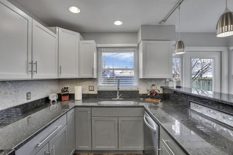 Tiny photo for 1580 S 8th Street, Columbus, OH 43207 (MLS # 225045527)