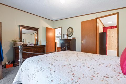 Tiny photo for 653 Burnett Road, Sabina, OH 45169 (MLS # 225037395)