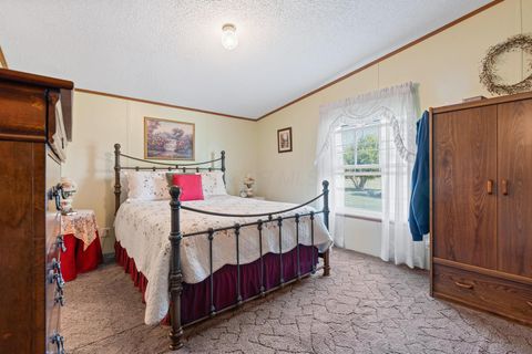 Tiny photo for 653 Burnett Road, Sabina, OH 45169 (MLS # 225037395)