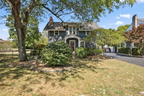 Photo of 26 E Schreyer Place, Columbus, OH 43214 (MLS # 225034456)