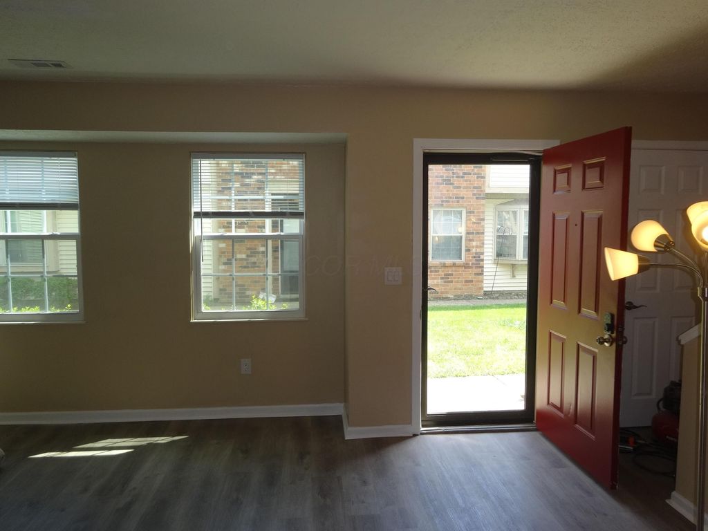 Photo of 1737 Worthington Run Drive B #B, Columbus, OH 43235 (MLS # 226013598)