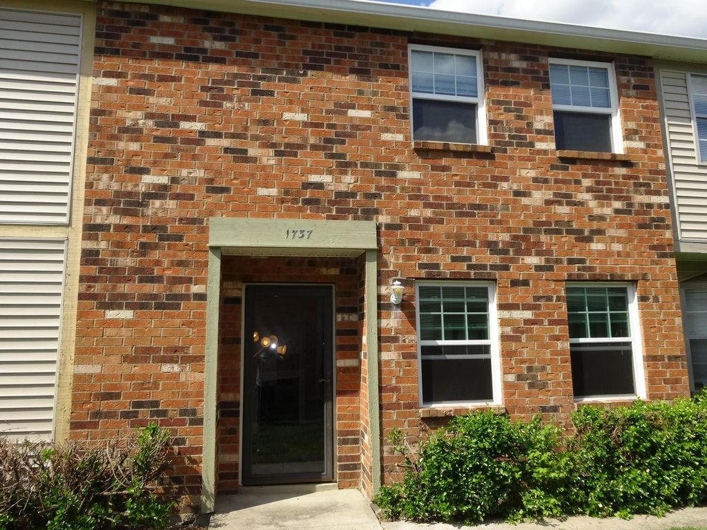 Photo of 1737 Worthington Run Drive B #B, Columbus, OH 43235 (MLS # 226013598)