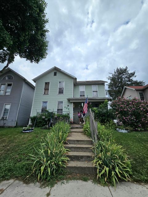 Photo of 405 Mead Street, Zanesville, OH 43701 (MLS # 226025199)