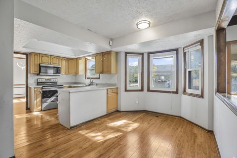 Tiny photo for 7898 Sarahurst Drive, Dublin, OH 43016 (MLS # 225039714)