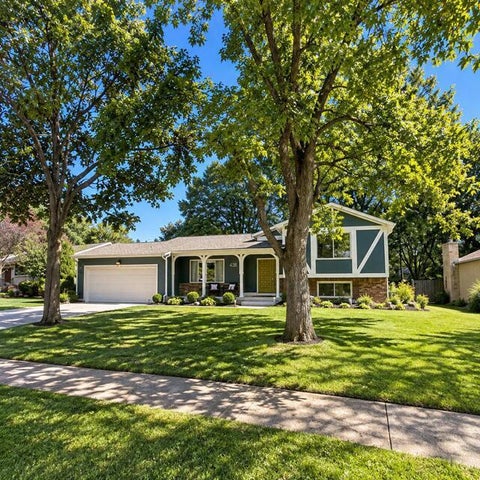 Photo of 438 Theori Avenue, Columbus, OH 43230 (MLS # 226036817)