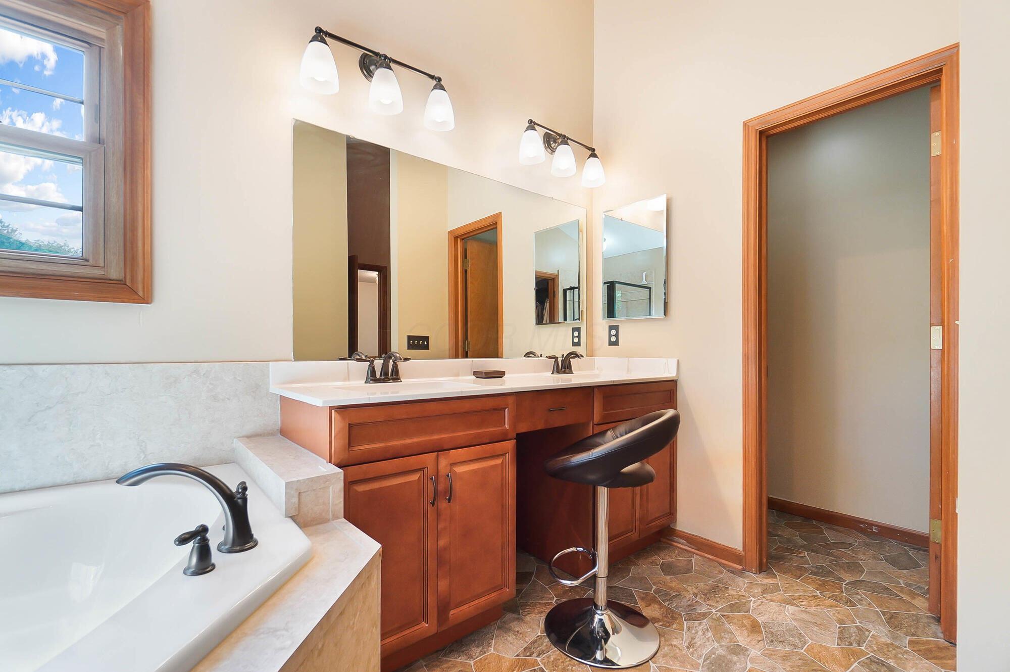 3604 Nightspring Court, Hilliard, Ohio image 38
