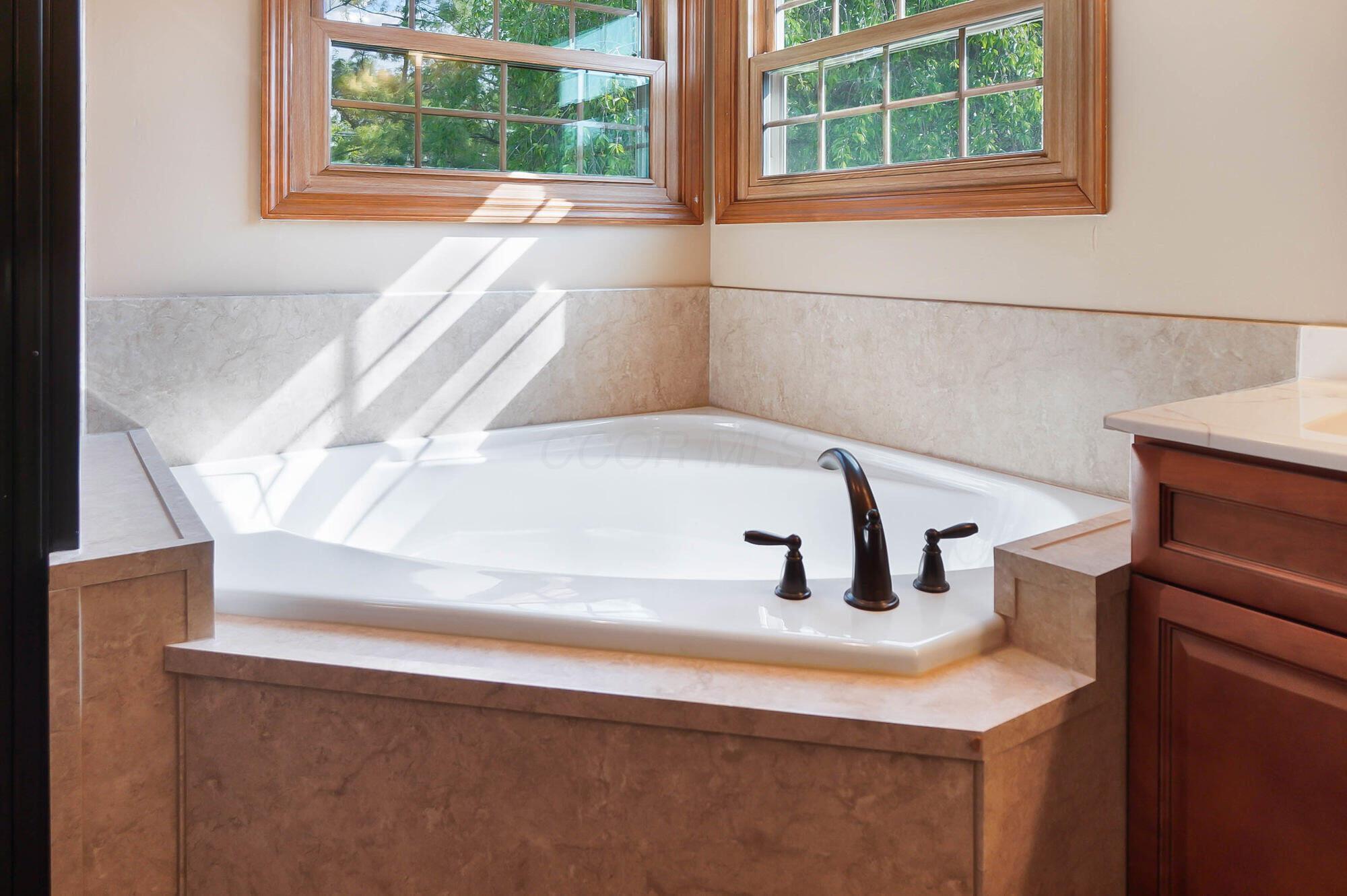 3604 Nightspring Court, Hilliard, Ohio image 35