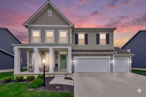 Photo of 632 Kelburn Lane, Pickerington, OH 43147 (MLS # 226011958)