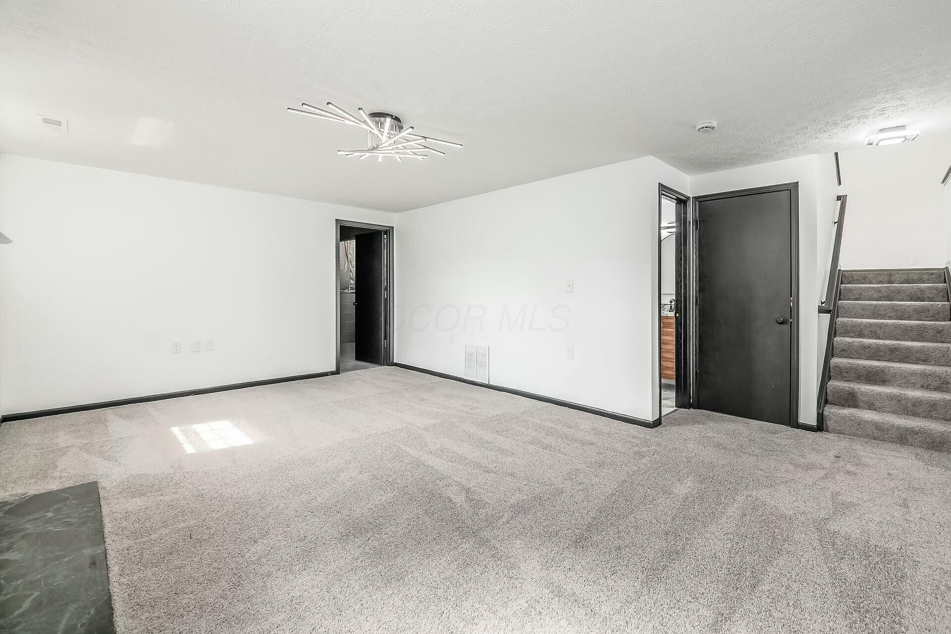 1349 Sandrell Drive, Columbus, Ohio image 37