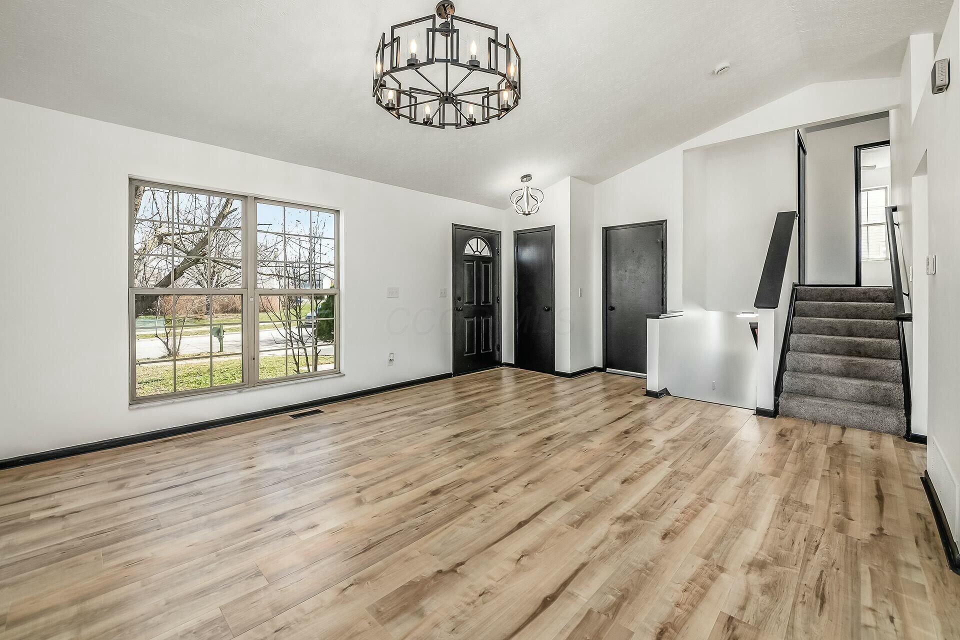 1349 Sandrell Drive, Columbus, Ohio image 6