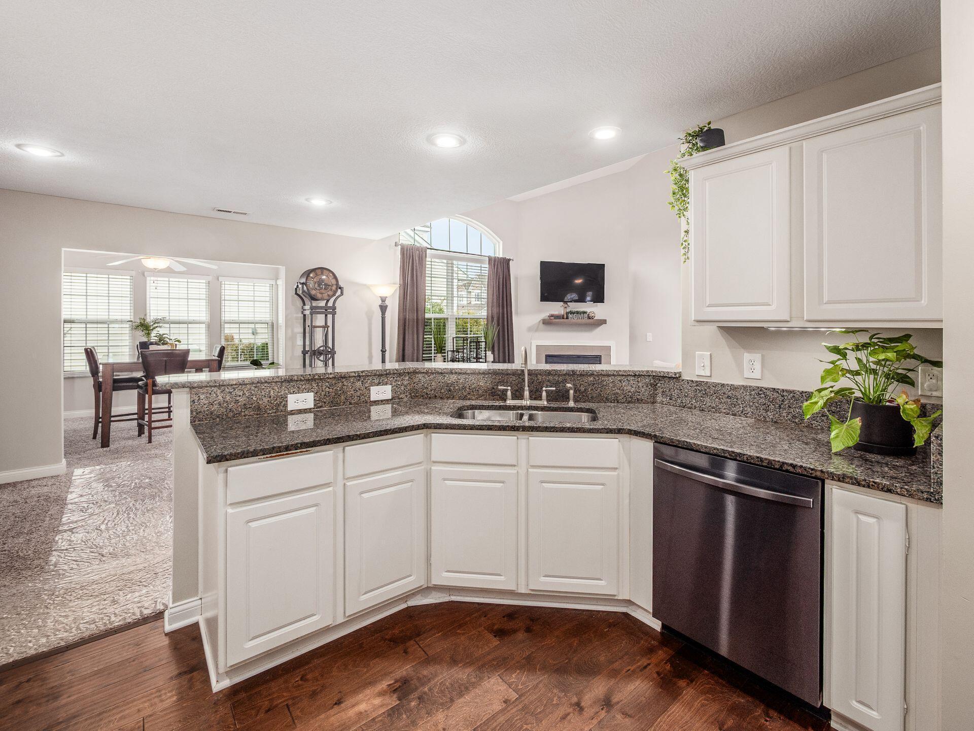 4481 Newport Loop, Grove City, Ohio image 16