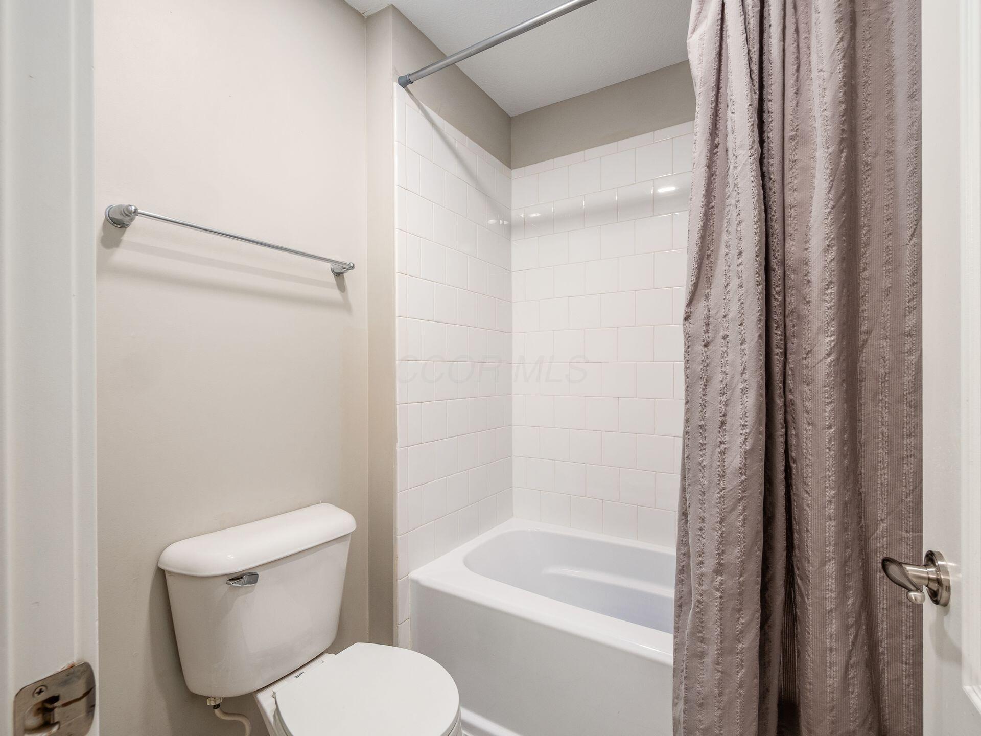 4481 Newport Loop, Grove City, Ohio image 36