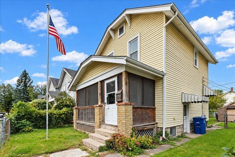 Photo of 1570 Briarwood Avenue, Columbus, OH 43211 (MLS # 226037448)