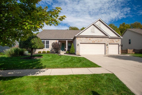 Photo of 7742 Maple Run Lane, Powell, OH 43065 (MLS # 226037417)