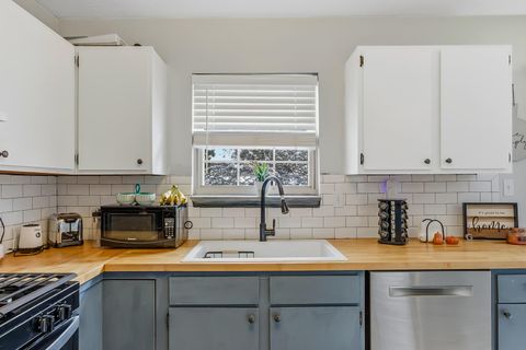 Tiny photo for 154 Lexington Boulevard, Delaware, OH 43015 (MLS # 225044735)