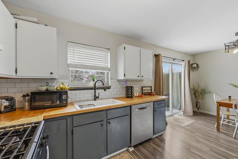 Tiny photo for 154 Lexington Boulevard, Delaware, OH 43015 (MLS # 225044735)