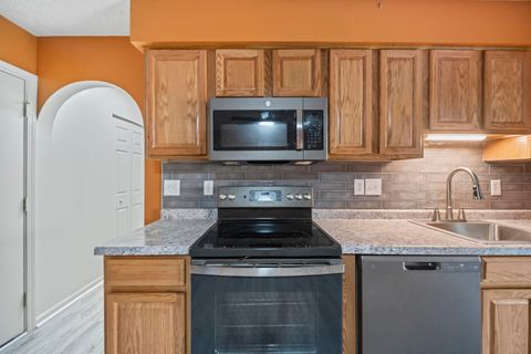 Tiny photo for 5918 Morrissey Street 5918D #5918D, Columbus, OH 43232 (MLS # 226021848)
