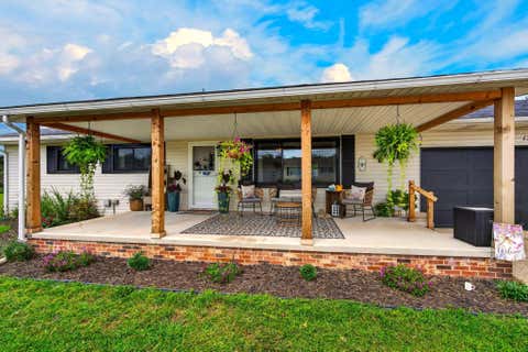 Tiny photo for 121 Queen Drive, Chillicothe, OH 45601 (MLS # 226029450)