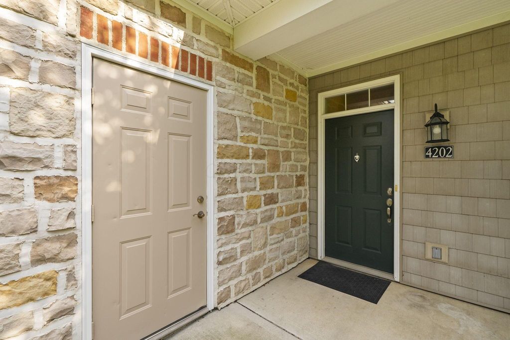 Photo of 4202 Colister Drive 9 #9, Dublin, OH 43016 (MLS # 226012101)
