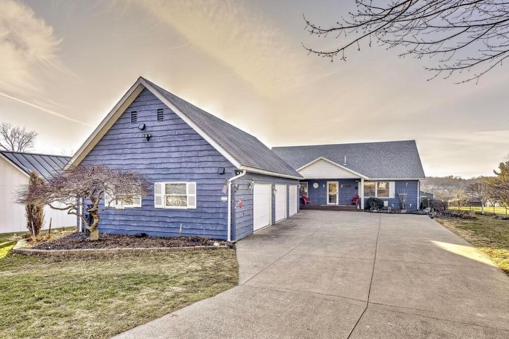 3807 Apple Valley Drive