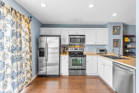 Tiny photo for 5341 Mystic Falls Drive 58 #58, Dublin, OH 43016 (MLS # 225044733)